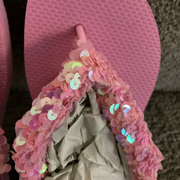 NWOT OLD NAVY Pink Sequined Flip Flops Size 7 - Picture 2 of 4